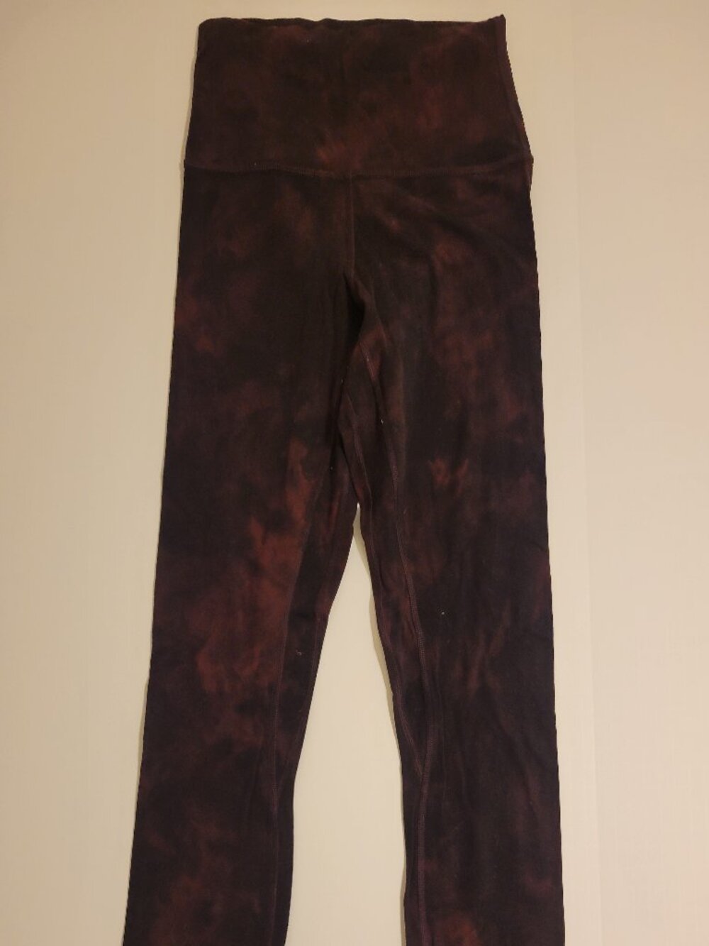 Lulu Align | Size 6, 7/8 length | Black/Wine | Like New